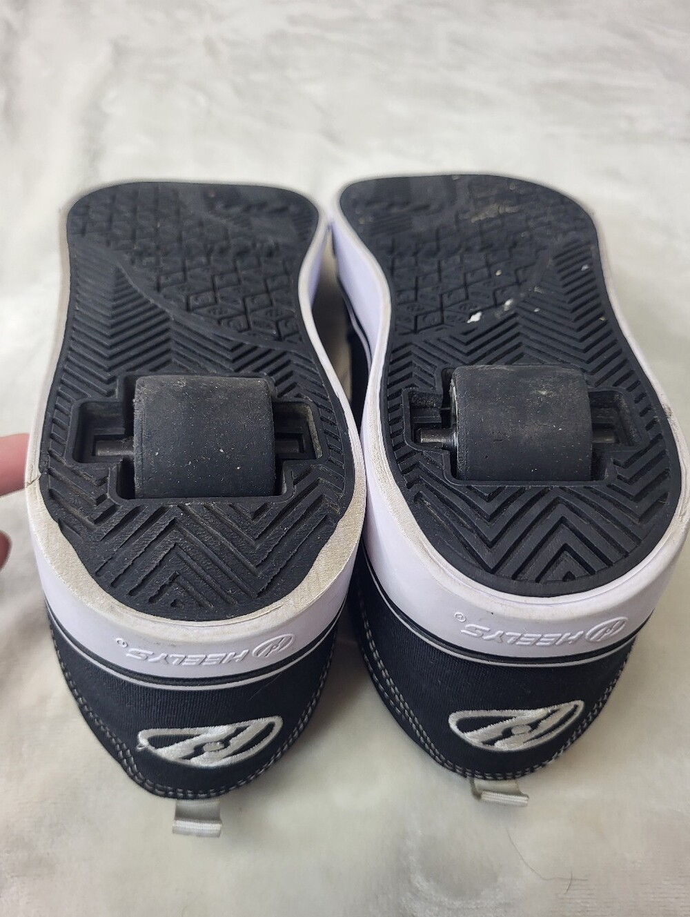 Heelys Men's Black Canvas Skate Shoes with White Laces - Picture 11 of 12